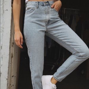 NWT Brandy Melville Jane Light Wash Jeans